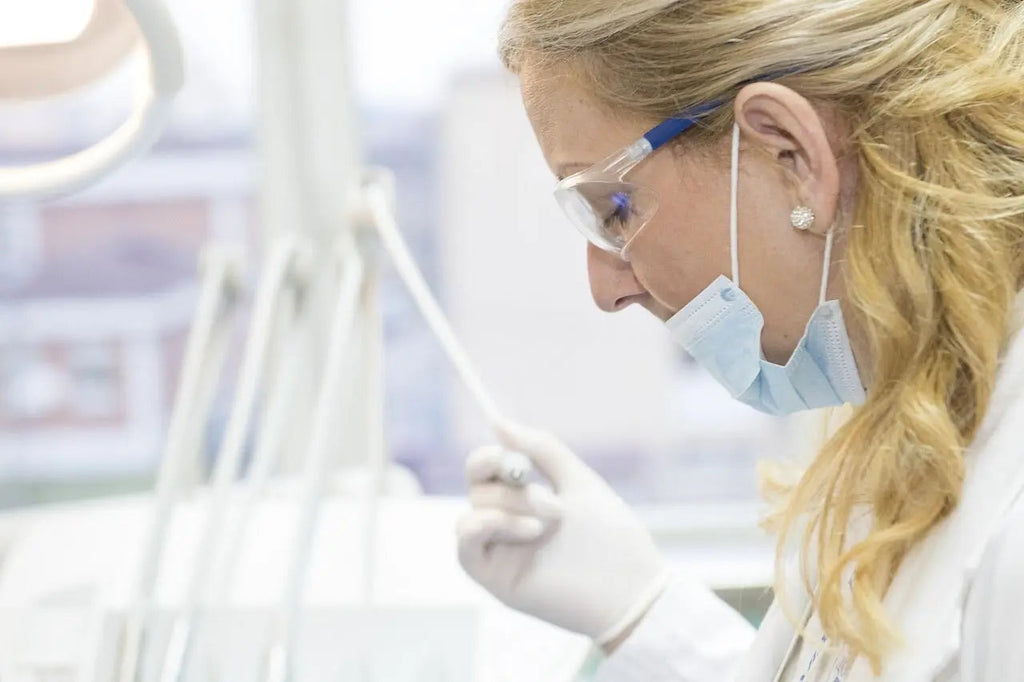 Implants Dentaires : La Solution Moderne pour un Sourire Éclatant