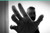 comment soulager arthrose mains sinactiv homme main noir et blanc