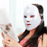 Masque Luminothérapie LED 7 Couleurs femme 1