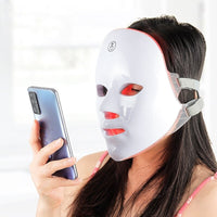 Masque Luminothérapie LED 7 Couleurs femme 2 telephone